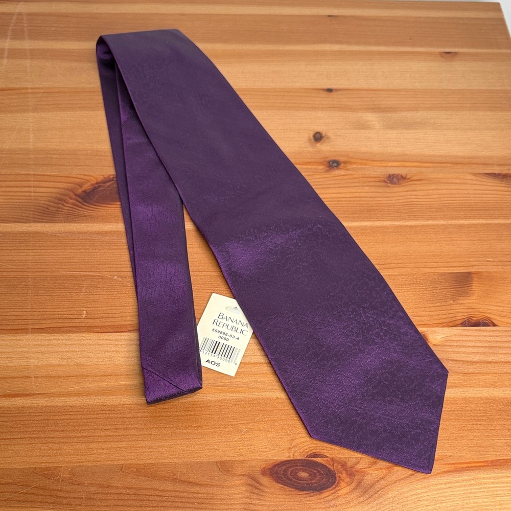 Banana Republic 100% silk necktie - purple